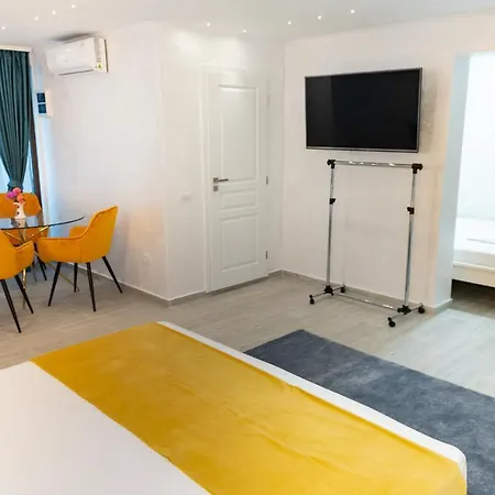 Brates Greaca Πανσιόν 4*