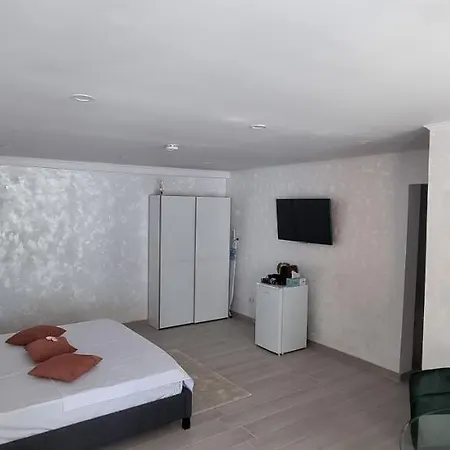 Brates Greaca بيت ضيافة 4*