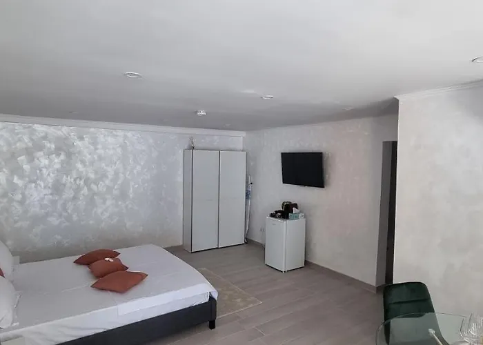 Brates Greaca Πανσιόν 4*